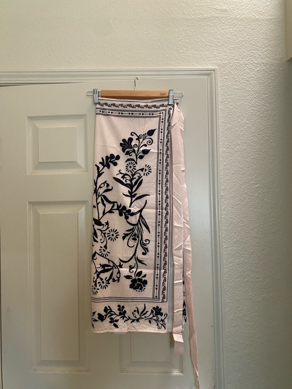 Wrap around skirt pink with black detail